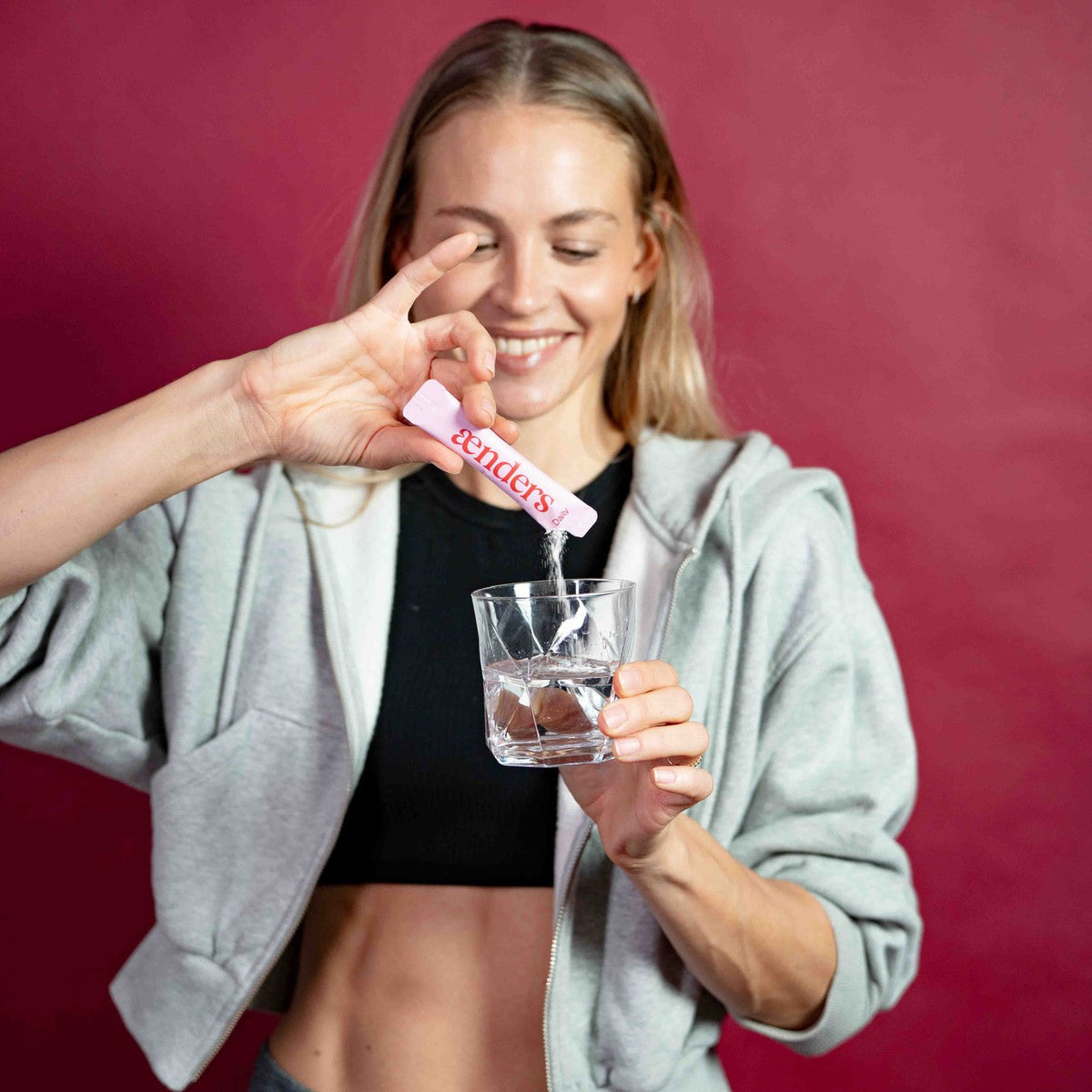 Anwendung von Creatine+: Stick in ein Getränk einrühren